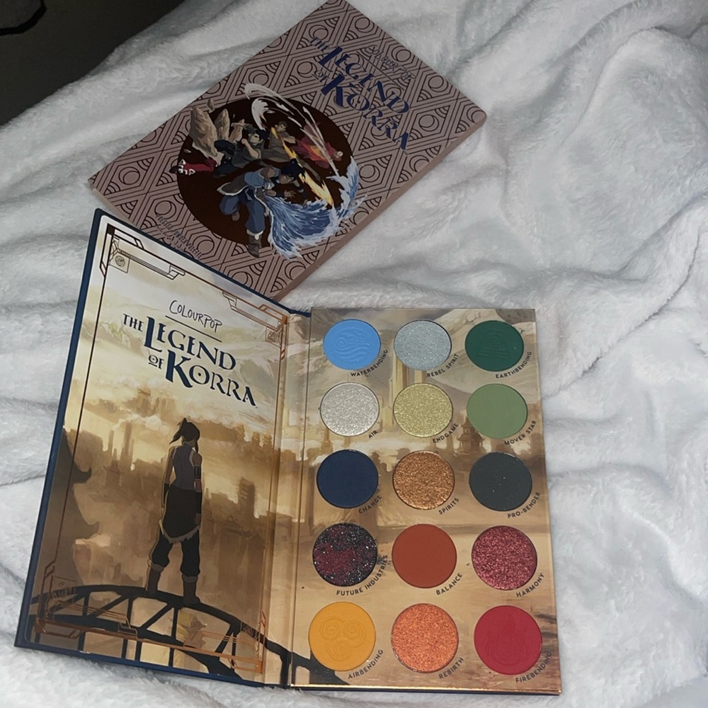 NEW💙😍 the legend of Korra eyeshadow pallet